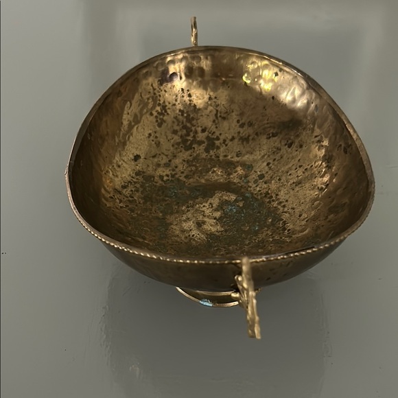 Vintage Hammered Brass Bowl 9 x 7.5 inches H 3.5 inches - Picture 6 of 9